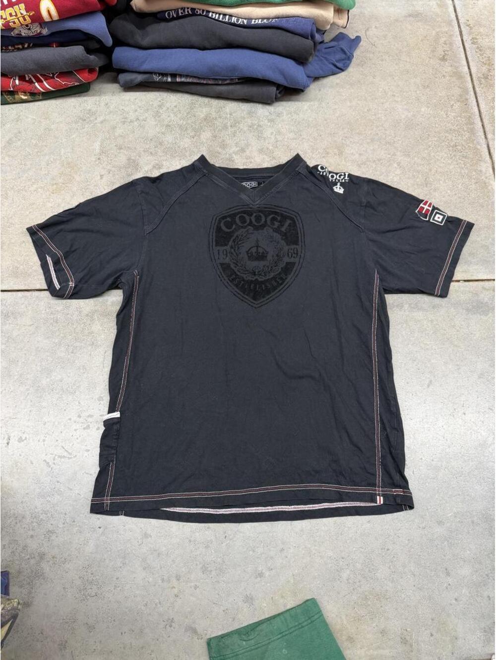 vintage coogi australia faded black embossed logo shield shirt size large